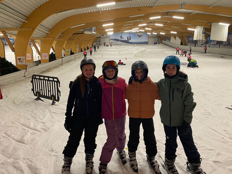 ❄️🎿 Tieneruitstap – Ski & Snowboard @ Ice Mountain